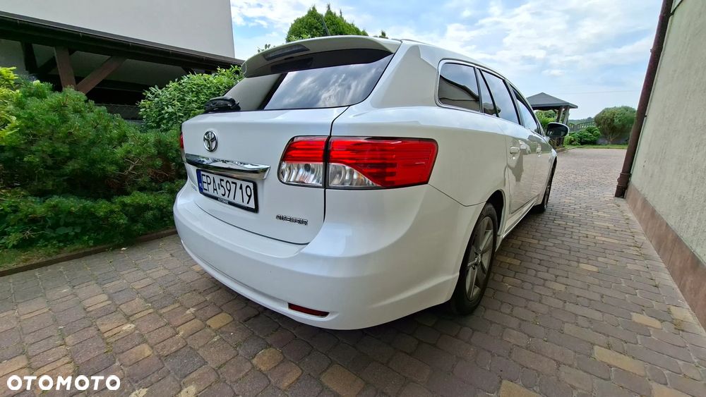 Toyota Avensis 2014 photo 5