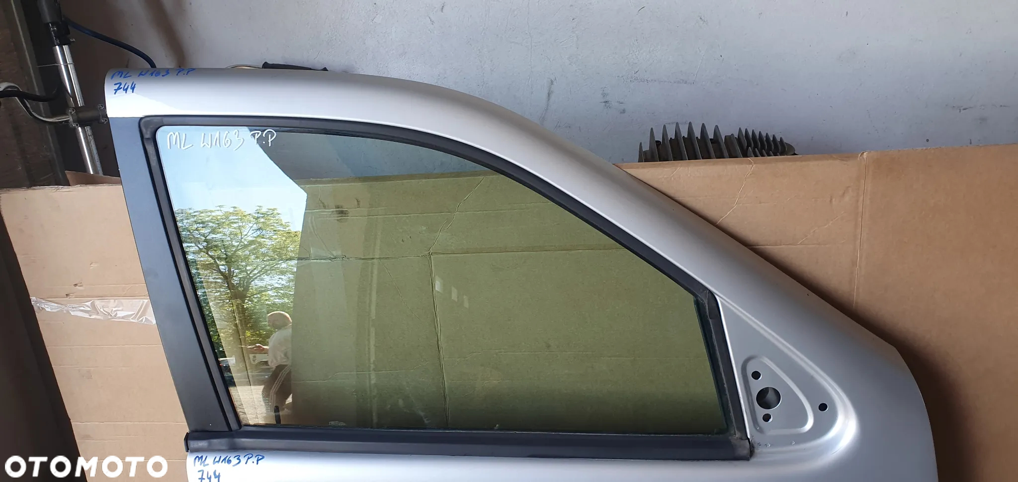 Drzwi prawy przód przednie prawe Mercedes ML W163 744 C744 - 4