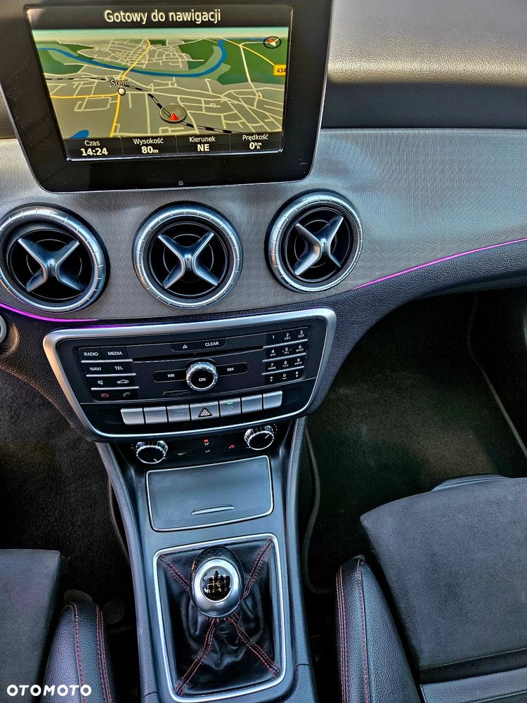 Mercedes-Benz CLA 180 AMG Line - 25
