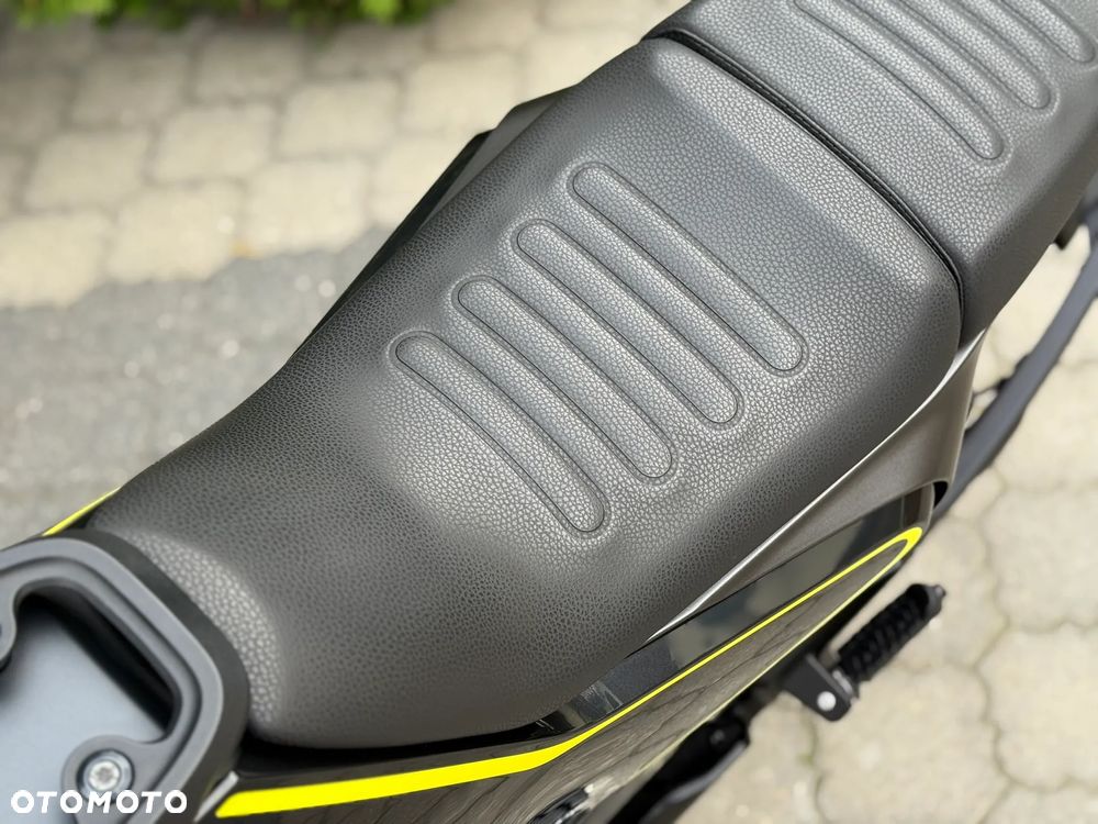 Husqvarna Svartpilen - 32