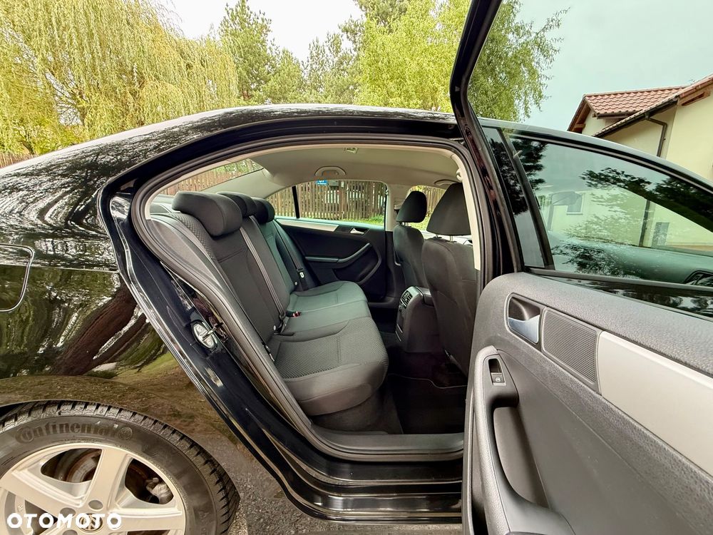 Volkswagen Jetta 1.6 TDI Comfortline - 28