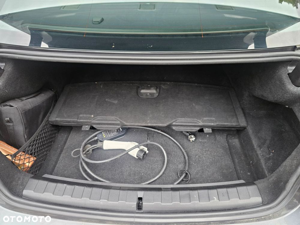 BMW Seria 3 330e PHEV xDrive sport - 29