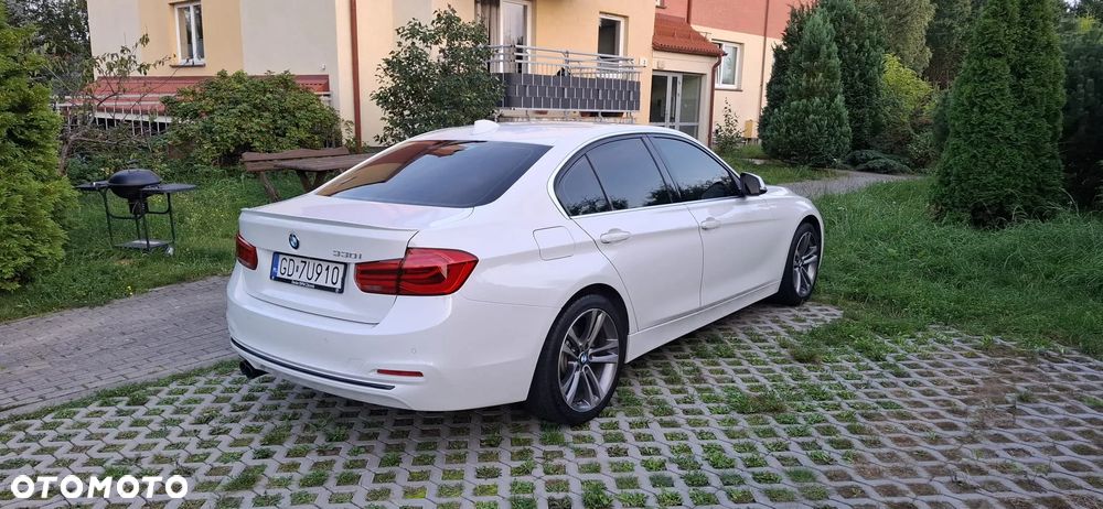 BMW Seria 3 330i Sport Line - 16