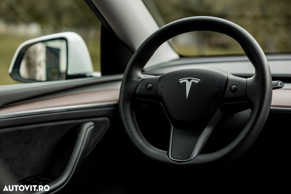 Tesla Model Y Performance Dual Motor AWD - 18
