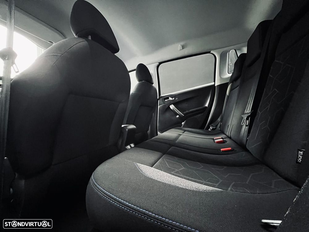 Peugeot 2008 1.2 PureTech Allure - 33