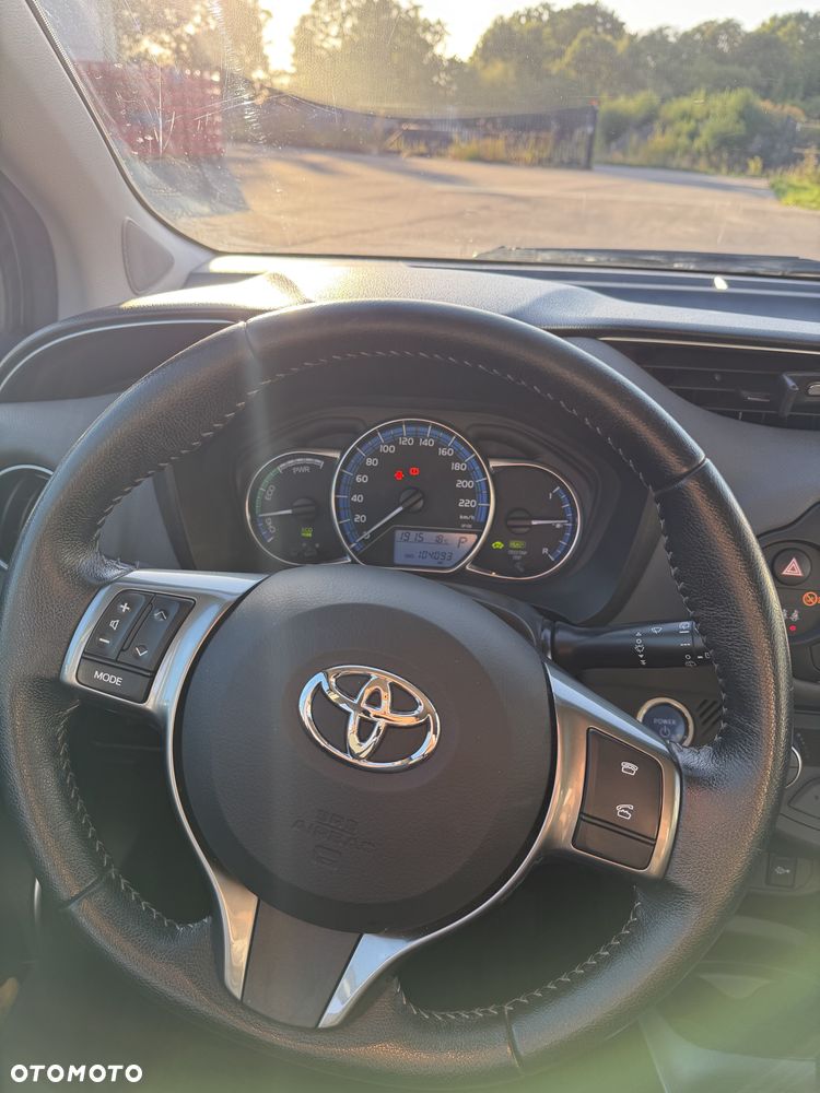 Toyota Yaris Hybrid 100 Premium EU6 - 10