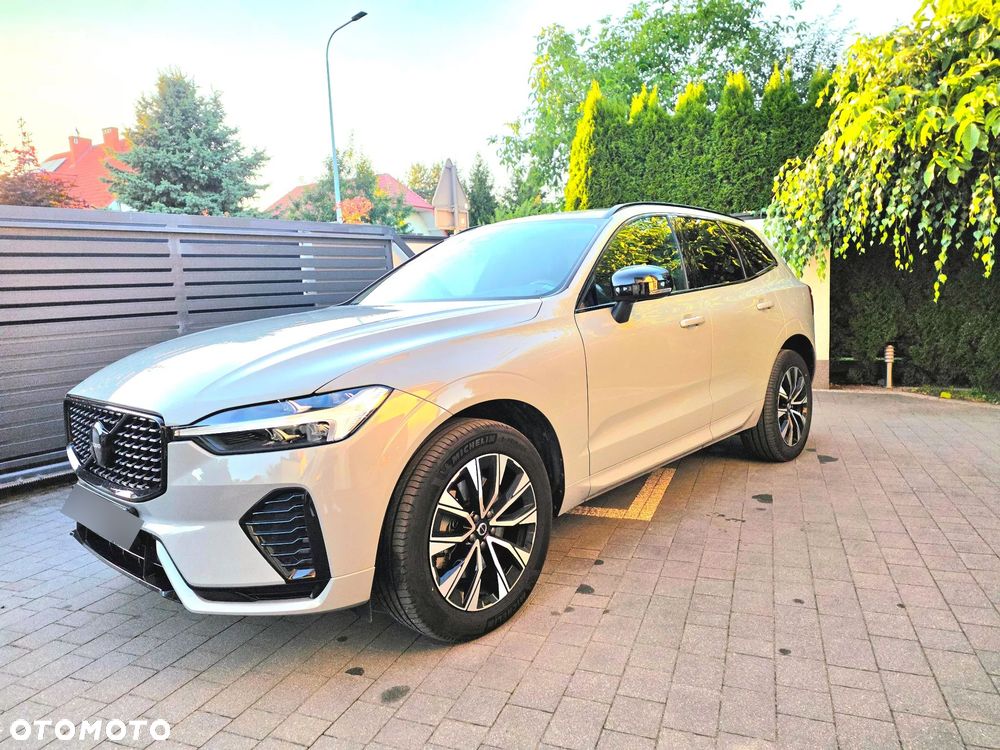 Volvo XC 60 B4 D AWD Plus Dark - 4