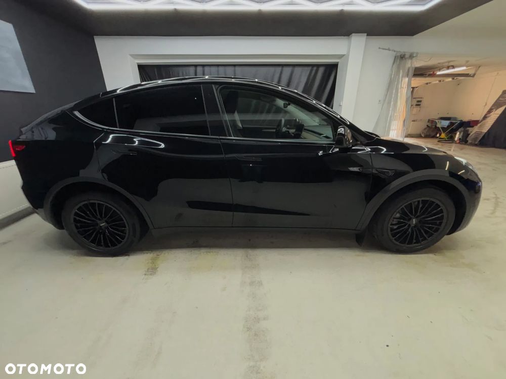 Tesla Model Y Long Range AWD - 1