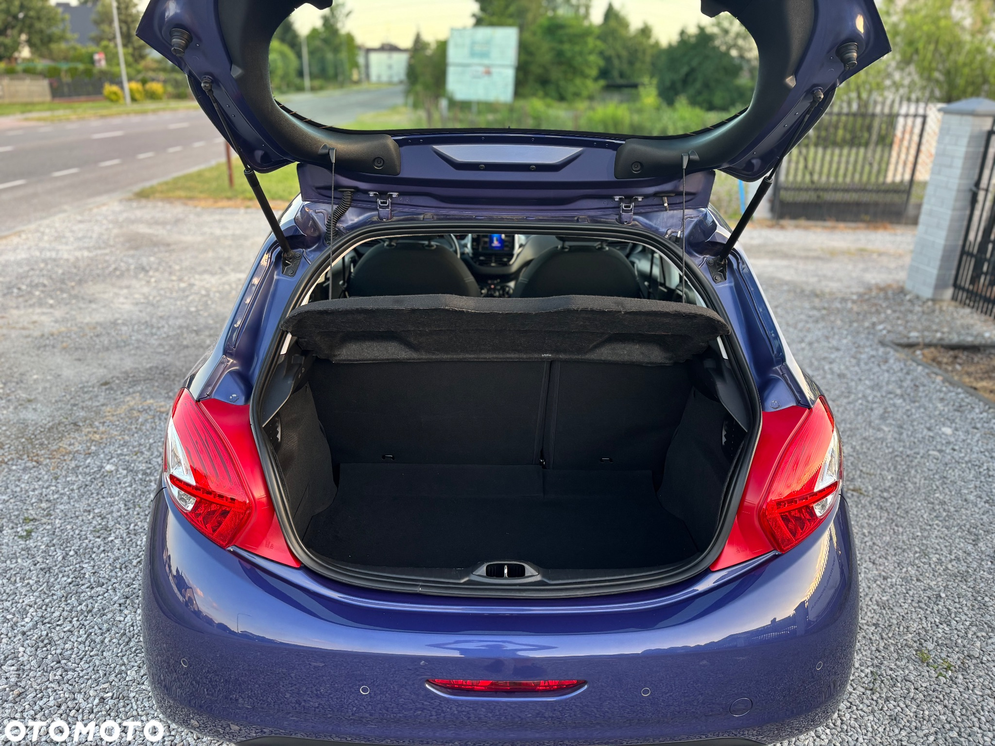 Peugeot 208 - 18