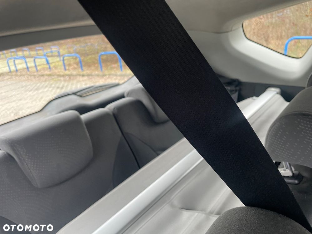 Toyota Prius+ (Hybrid) - 17