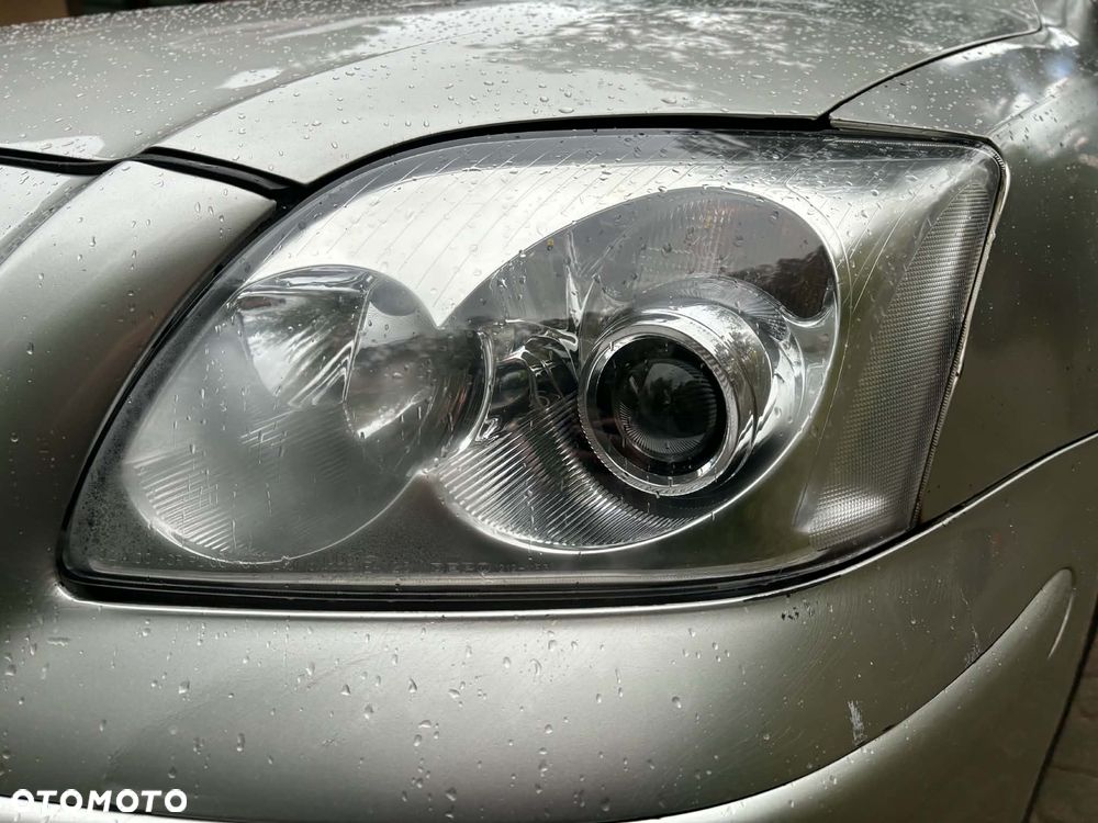Toyota Avensis 2005 photo 2