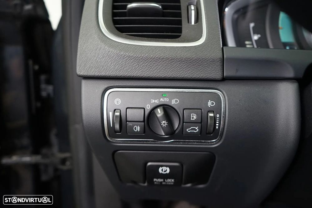 Volvo V60 2.4 D6 Momentum AWD Phev - 27