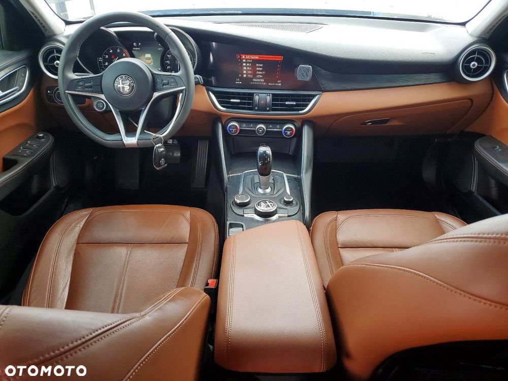 Alfa Romeo Giulia - 8