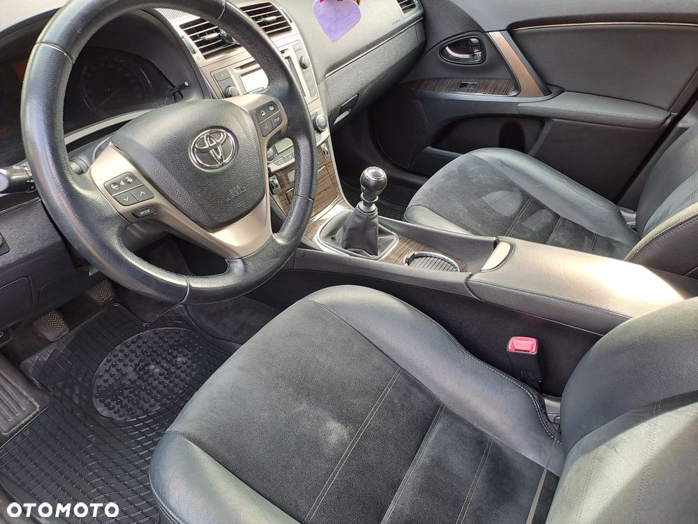 Toyota Avensis - 8