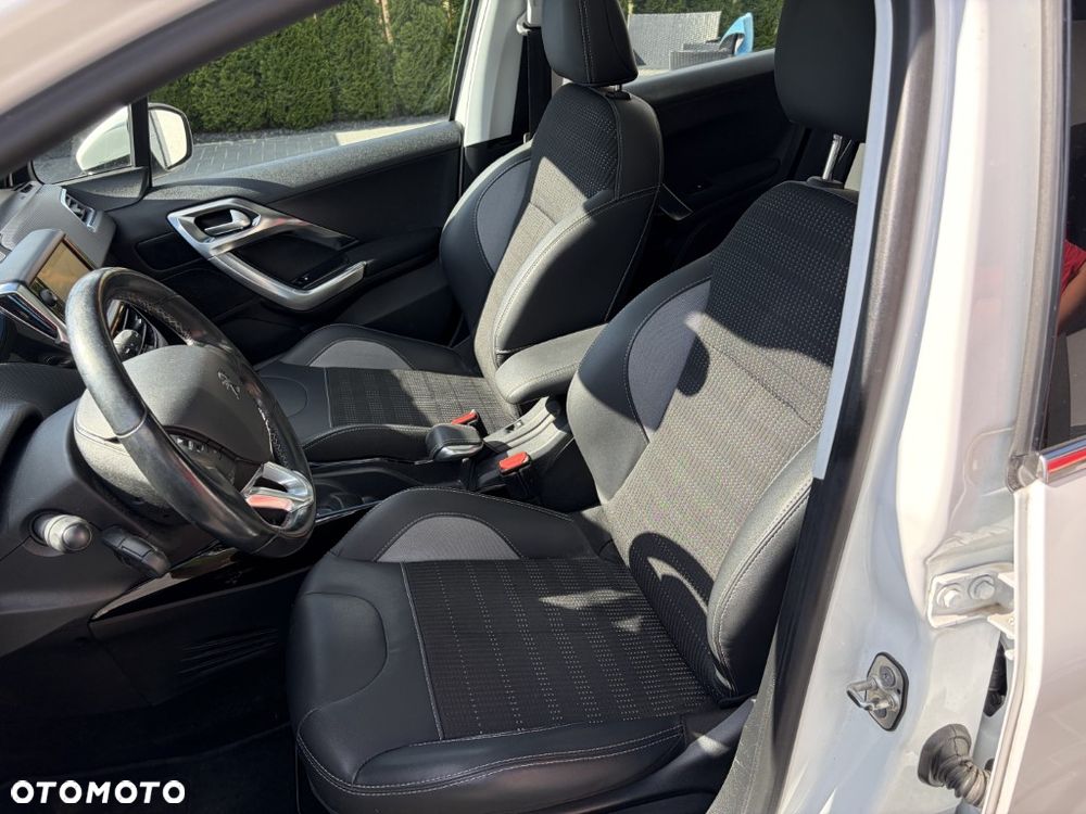 Peugeot 2008 1.2 Pure Tech GPF Allure S&S EAT6 - 13