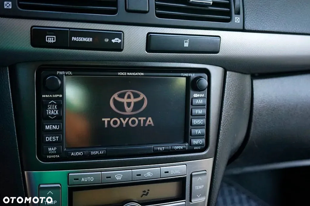 Toyota Avensis Combi 2.0 D-4D - 17