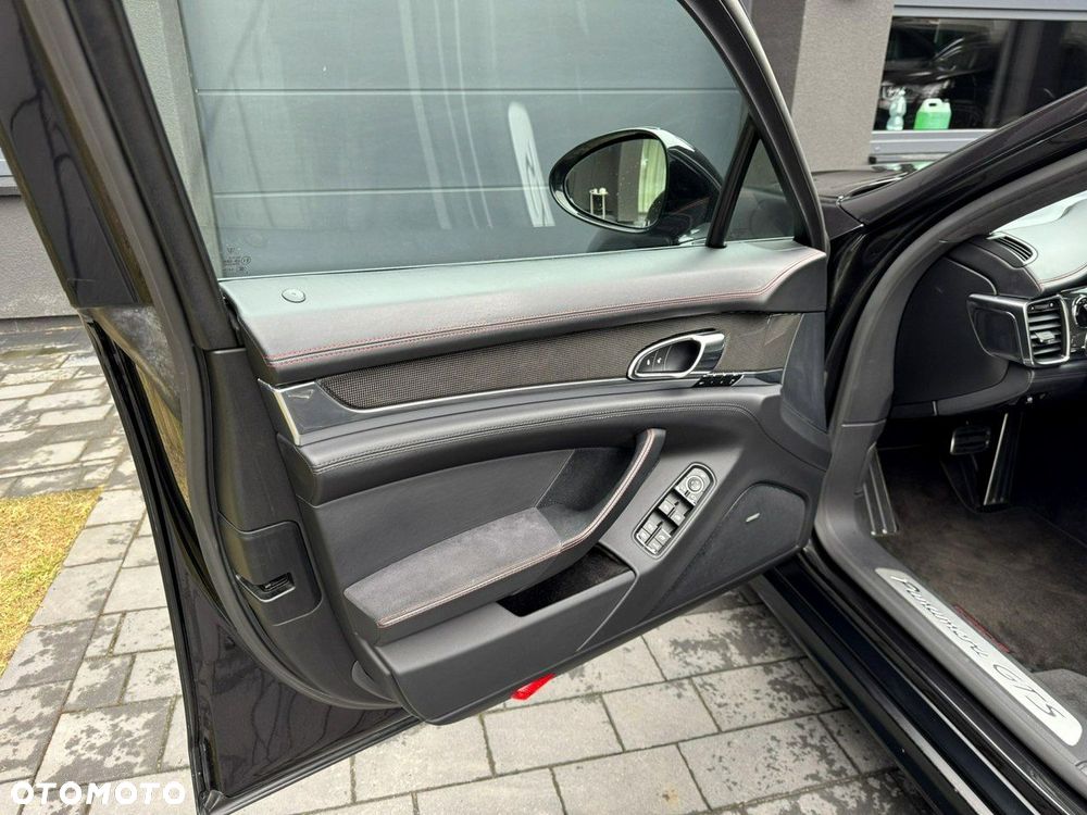 Porsche Panamera - 17