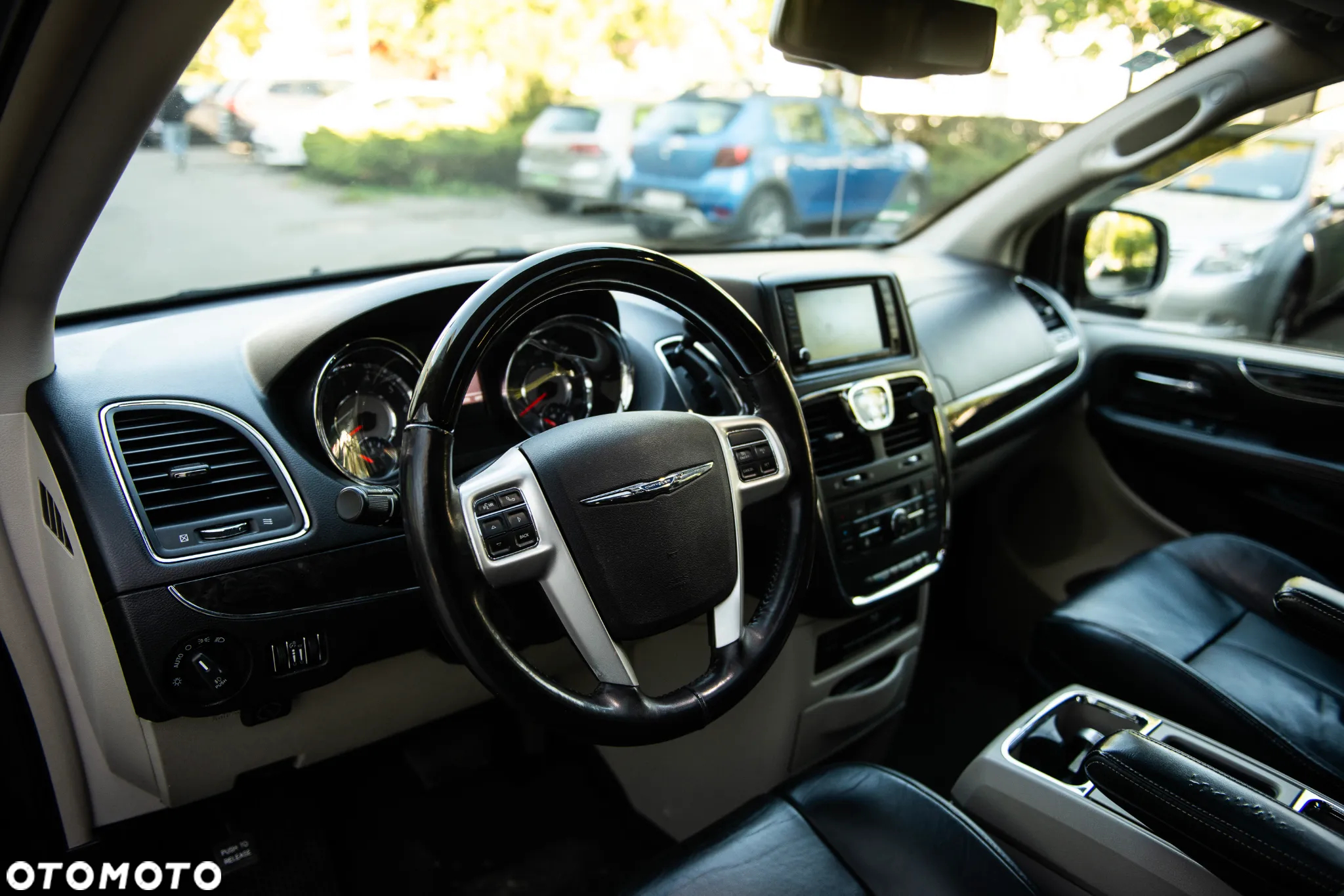Chrysler Town & Country 3.6 Limited - 18