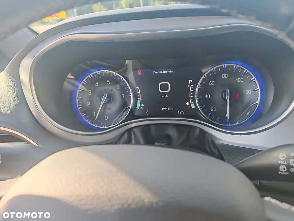 Chrysler Pacifica - 18