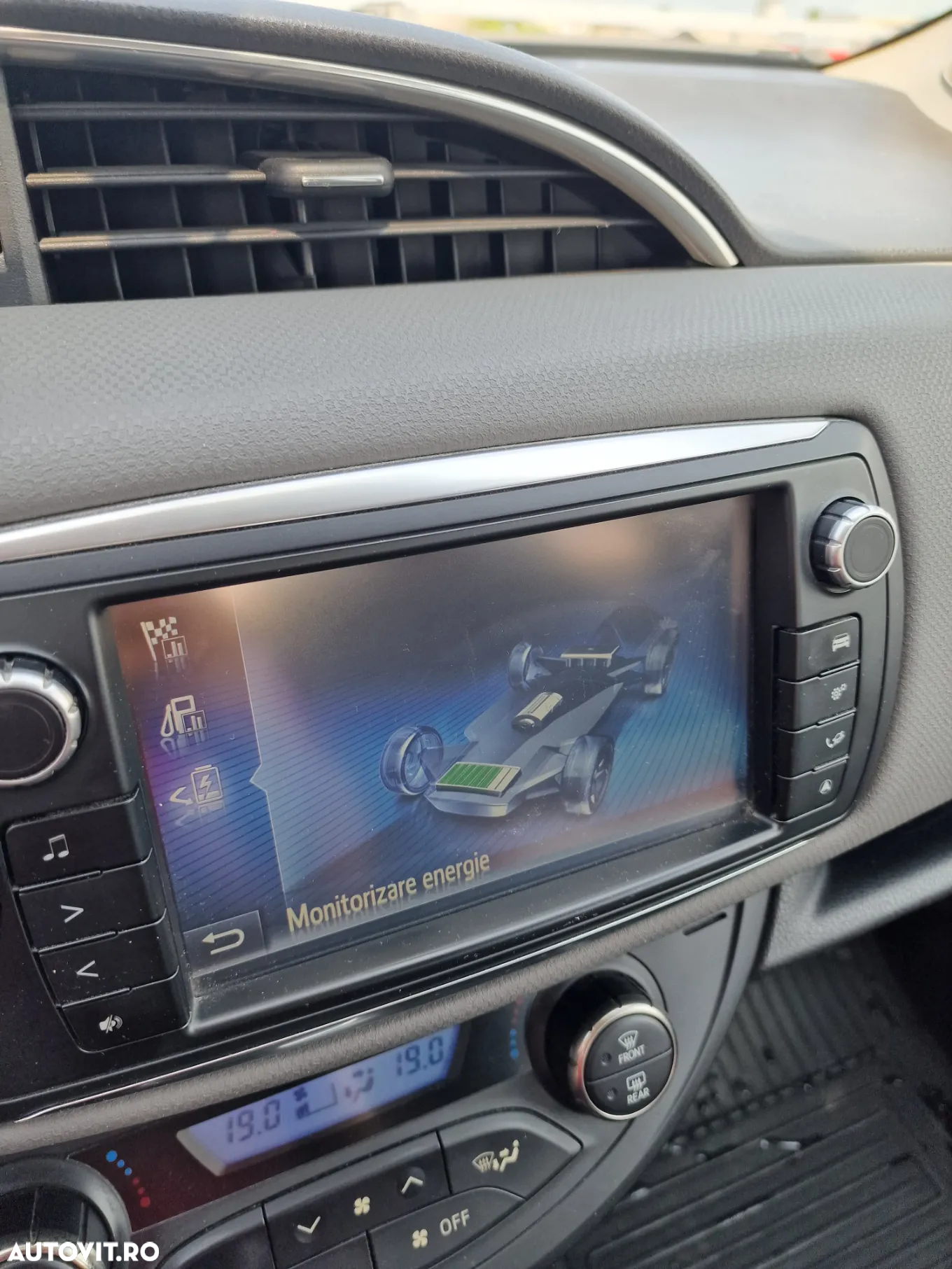 Toyota Yaris 1.5 VVT-i HSD Terra - 11