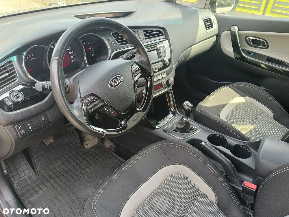 Kia Ceed 1.6 GDI Dream Team Edition - 11