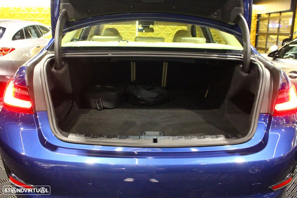 BMW 330 e Line Luxury Auto - 26