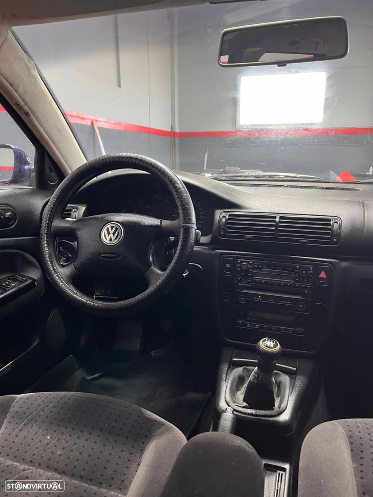 VW Passat 1.9 TDi Confortline - 9