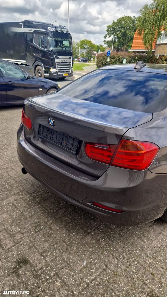 BMW Seria 3 320i Aut. Modern Line - 6