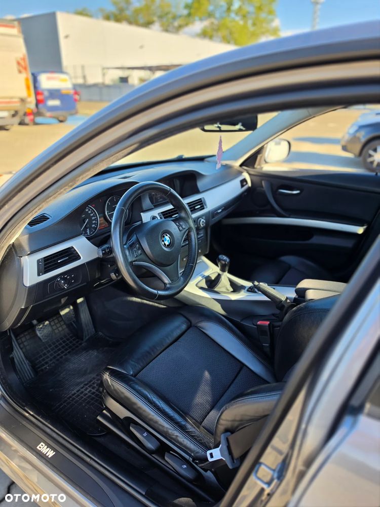 BMW Seria 3 320d xDrive DPF - 23