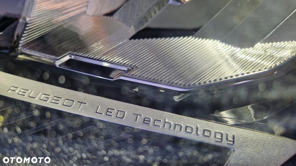 Peugeot 308 1.2 PureTech Active Pack S&S EAT8 - 11