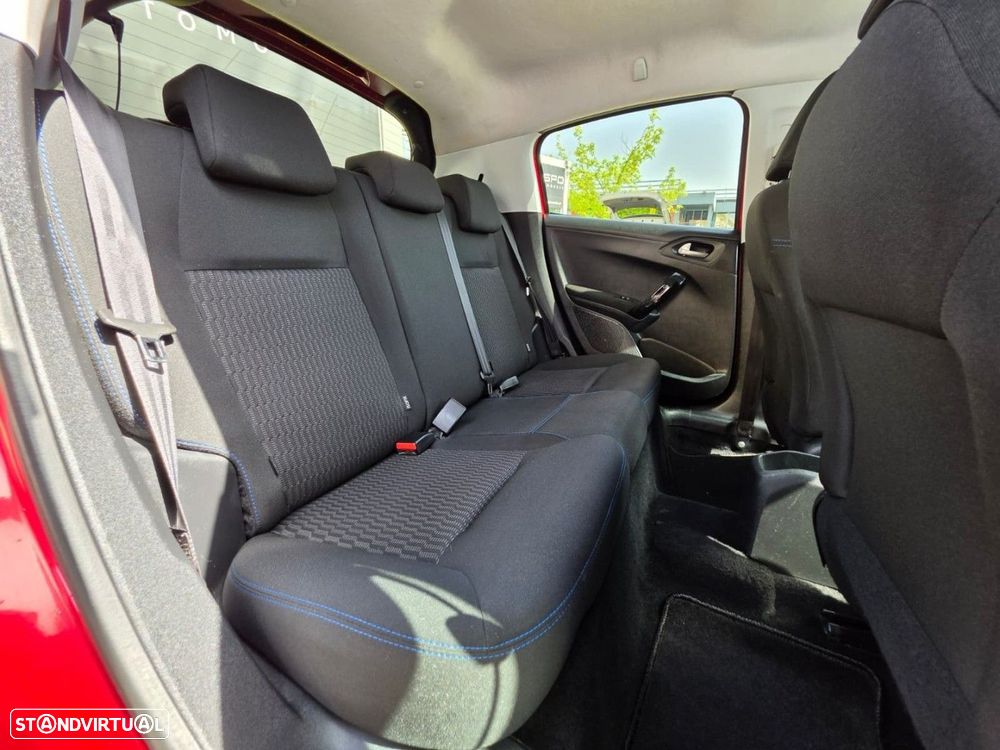 Peugeot 208 1.2 PureTech Signature - 20