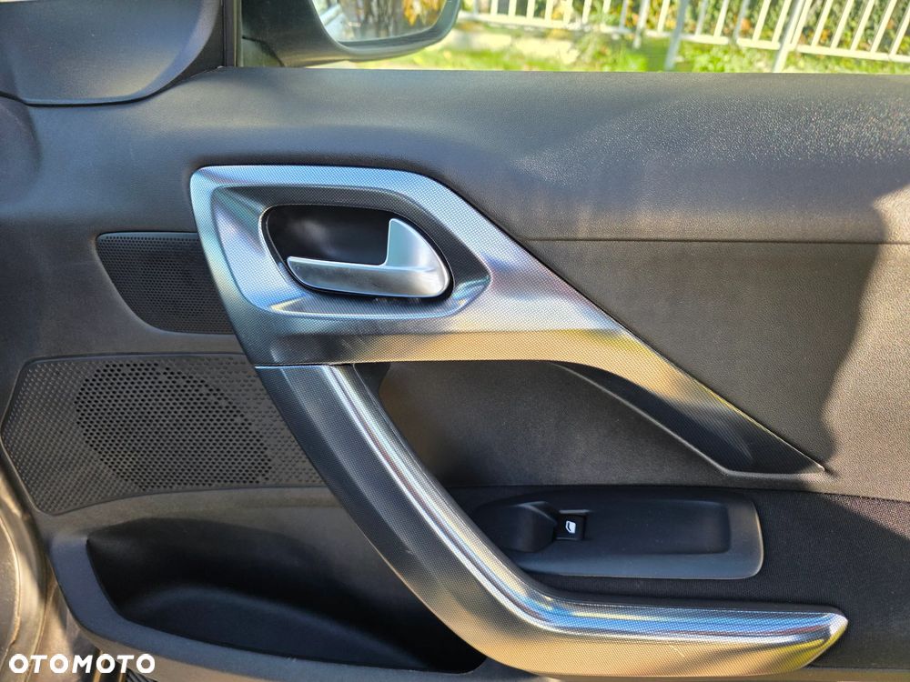 Peugeot 2008 1.2 Pure Tech Style S&S EAT6 - 31