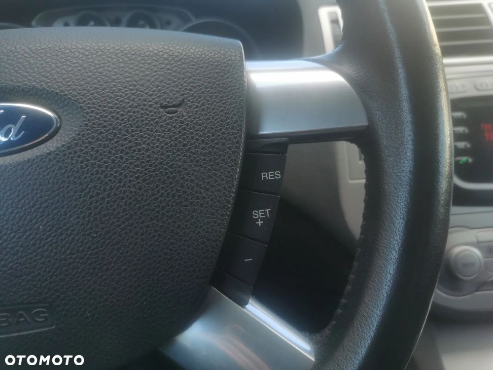 Ford Kuga 2.0 TDCi 4x4 Titanium - 15