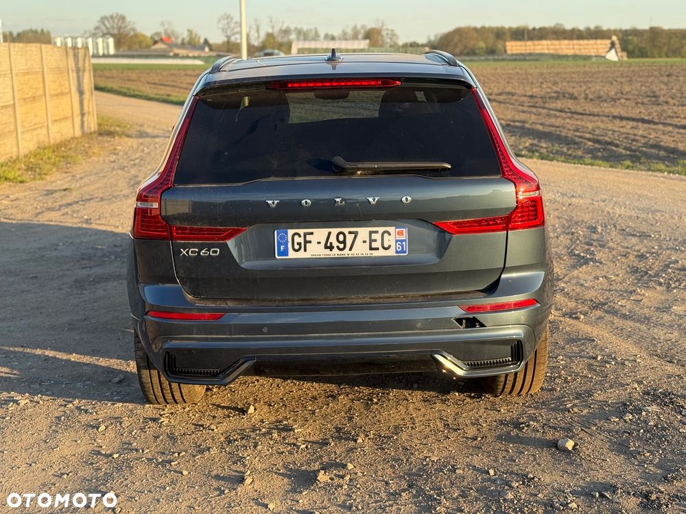 Volvo XC 60 T8 AWD Recharge Plus Black Edition - 4