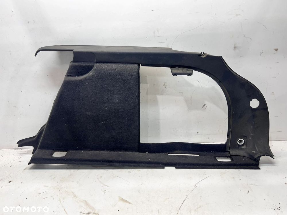 BOCZEK BAGAŻNIKA PRAWY AUDI A4 B7 AVANT 8E9863880 - 1