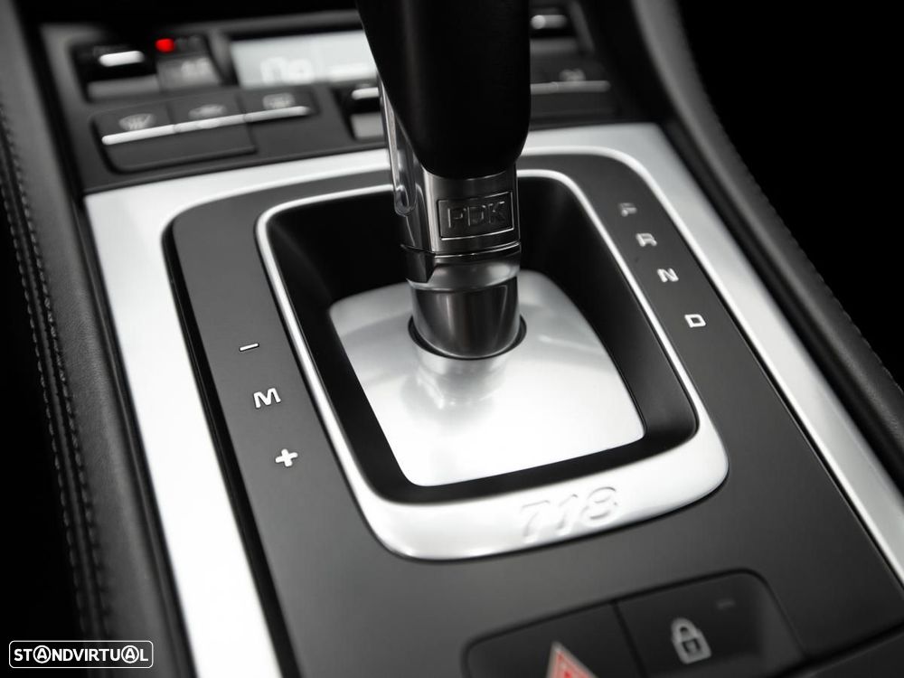 Porsche 718 Cayman - 21