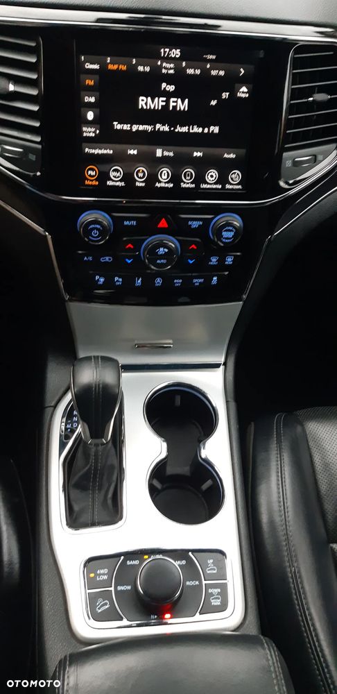 Jeep Grand Cherokee - 26