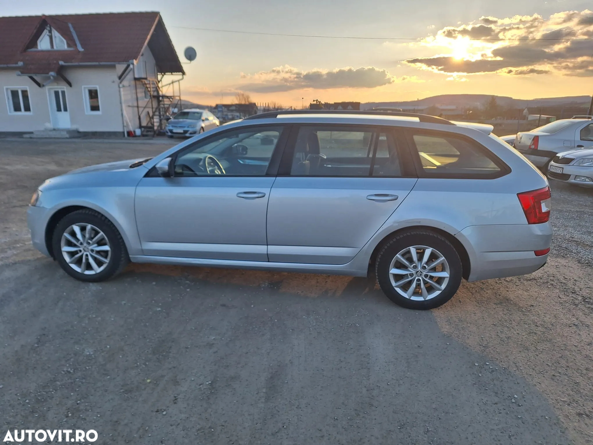 Skoda Octavia 1.6 TDI Business DSG - 8