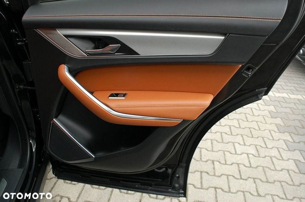 Jaguar F-Pace - 30