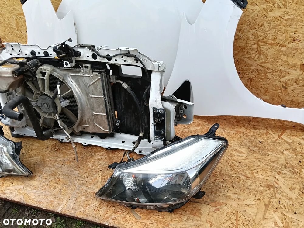Toyota Yaris III 1.0 Maska Błotniki Lampy Pas Przedni Chłodnice - 3
