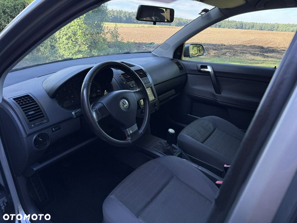 Volkswagen Polo 1.4 16V Comfortline - 29
