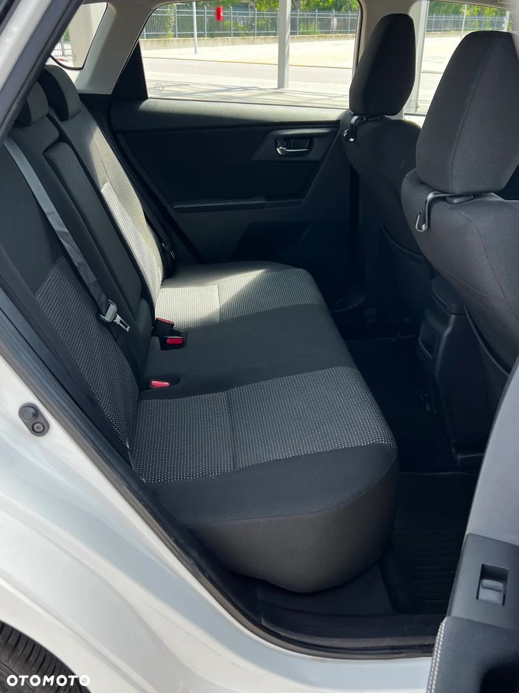 Toyota Auris - 11