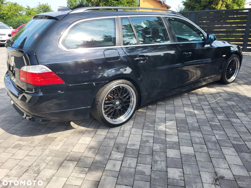 BMW Seria 5 525d Touring - 16