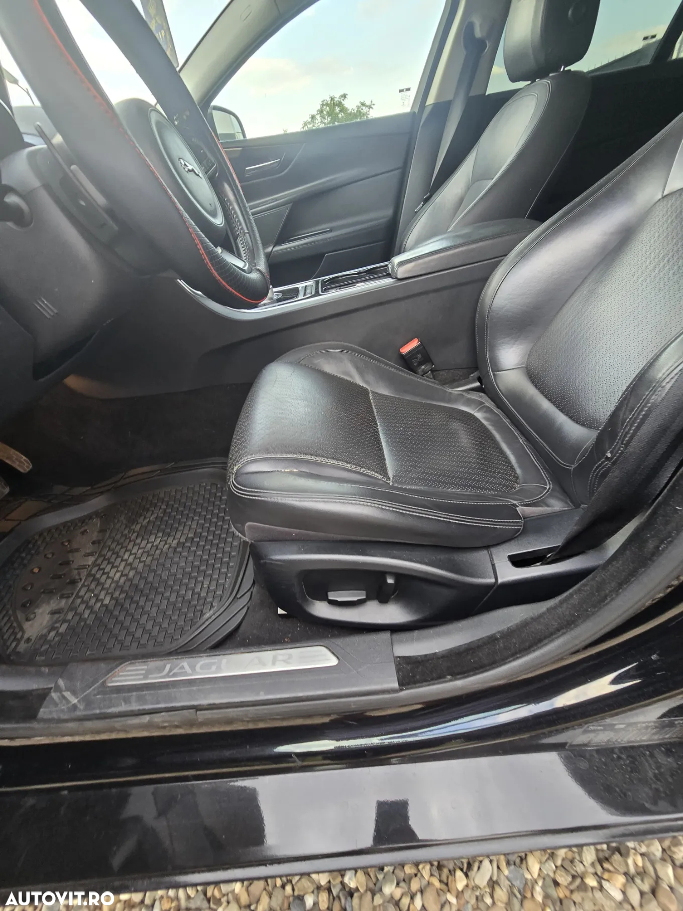Jaguar XE 2.0 Prestige - 16