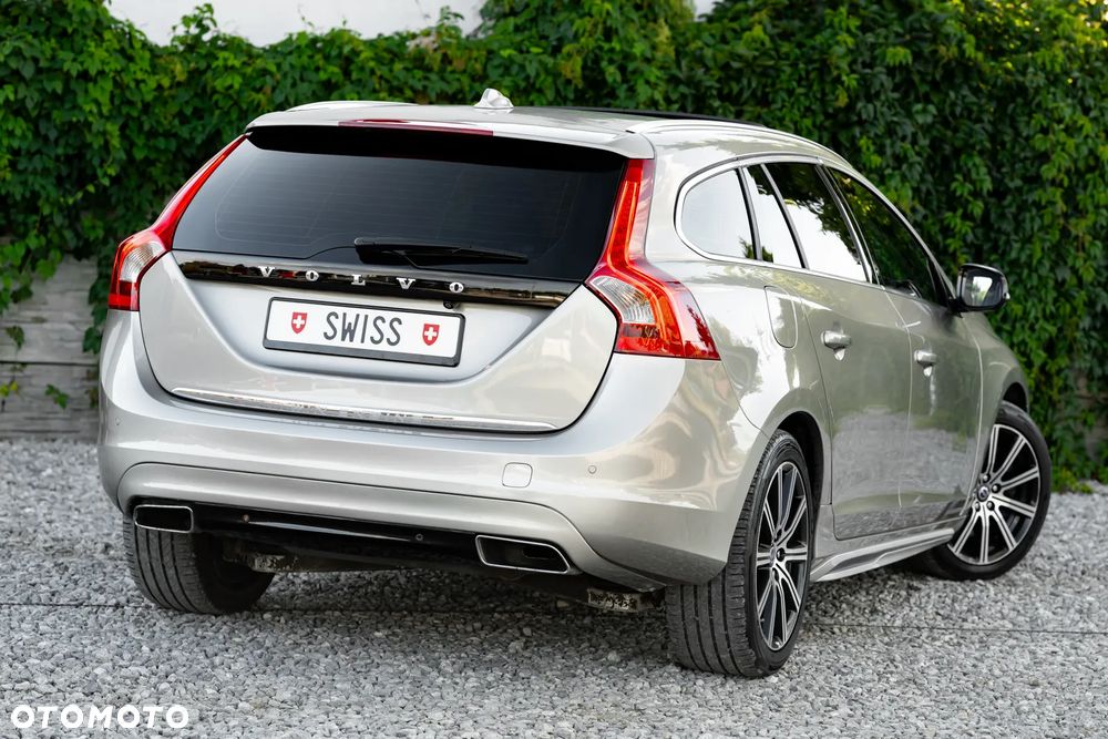 Volvo V60 D6 AWD Plug-in Hybrid Momentum - 8