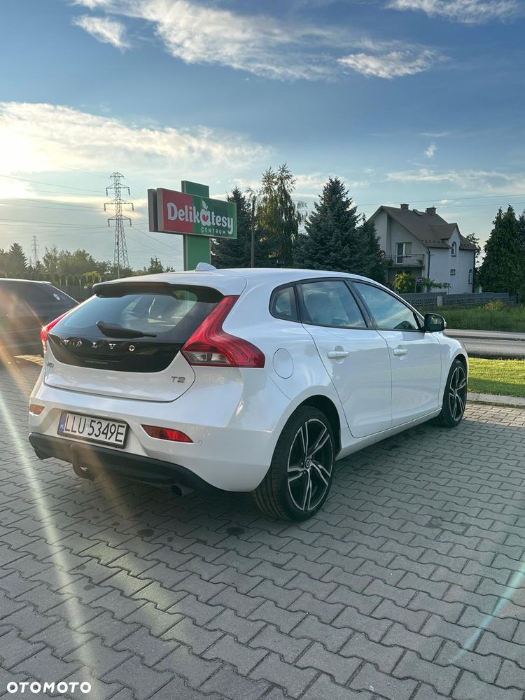 Volvo V40 T2 Momentum - 4