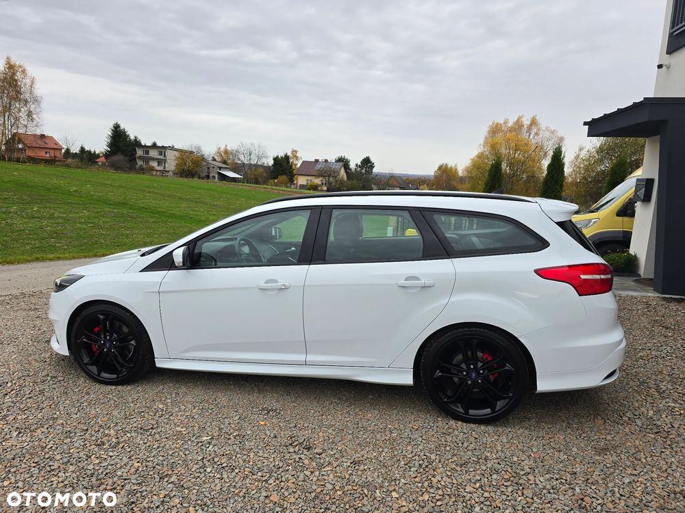 Ford Focus 2.0 EcoBoost ST mit Leder-Exclusiv-Paket - 23