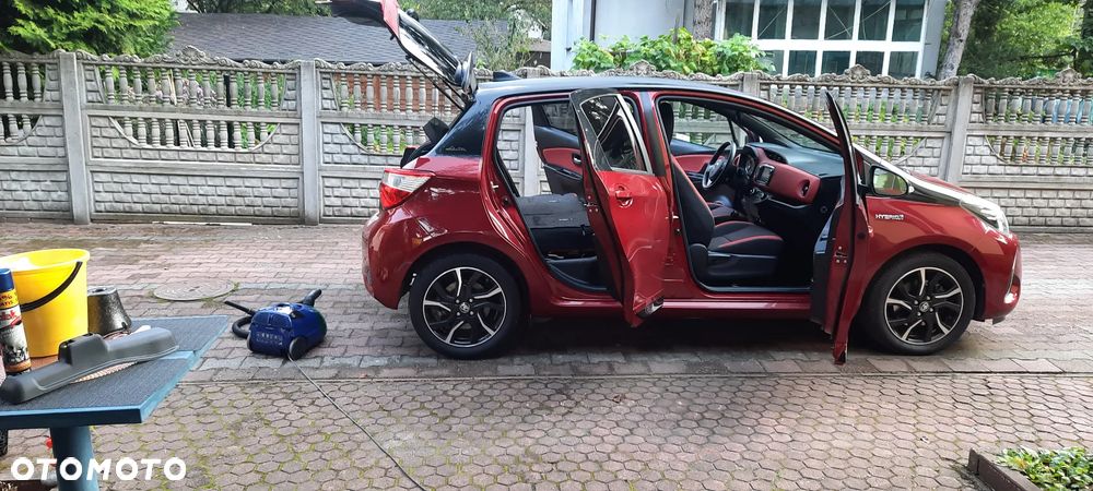 Toyota Yaris Hybrid 100 Selection Passion - 14