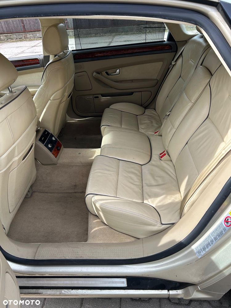 Audi A8 4.2 L Quattro - 9