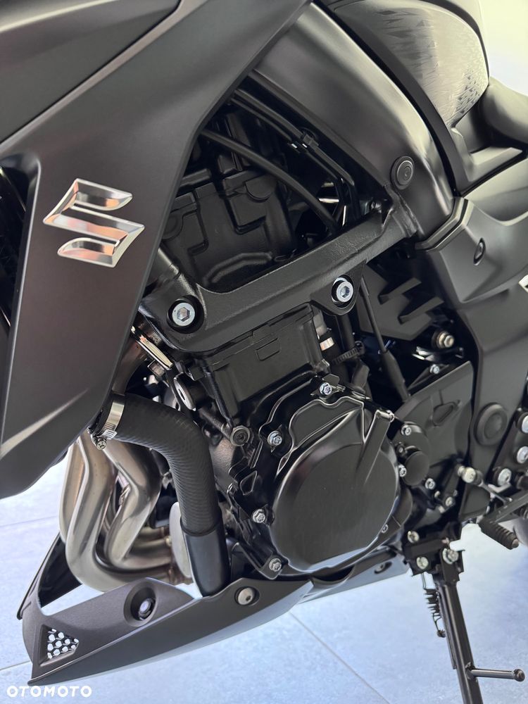 Suzuki GSX - 8